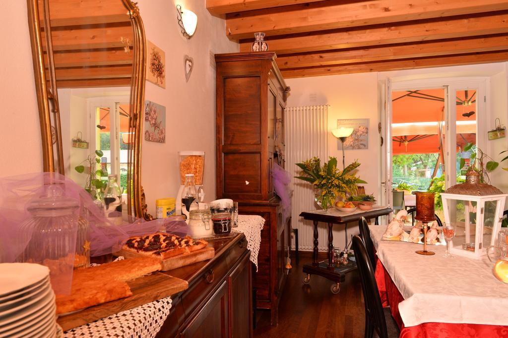 B&B Corte Barbieri Dolcè Exteriör bild