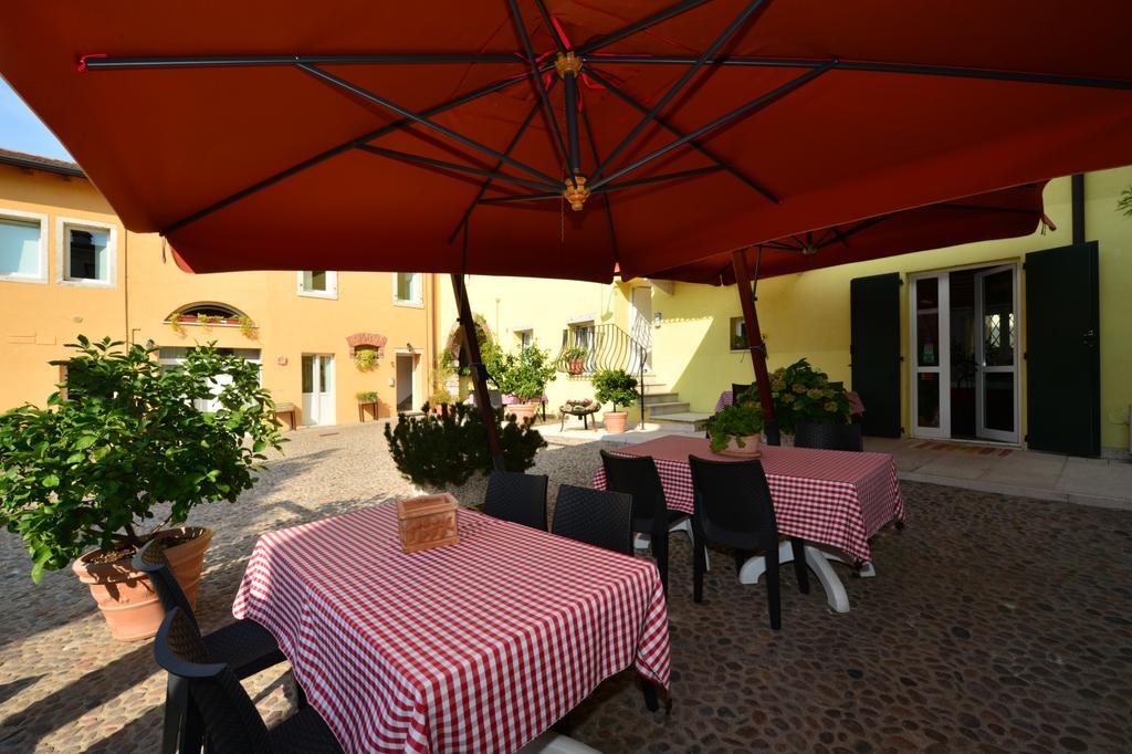 B&B Corte Barbieri Dolcè Exteriör bild