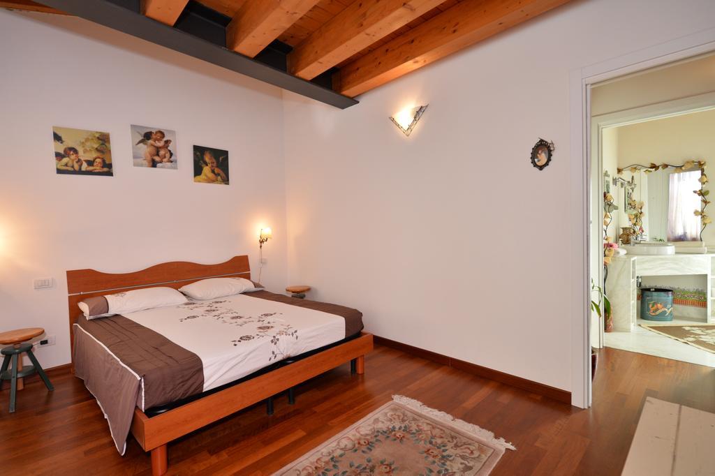 B&B Corte Barbieri Dolcè Exteriör bild