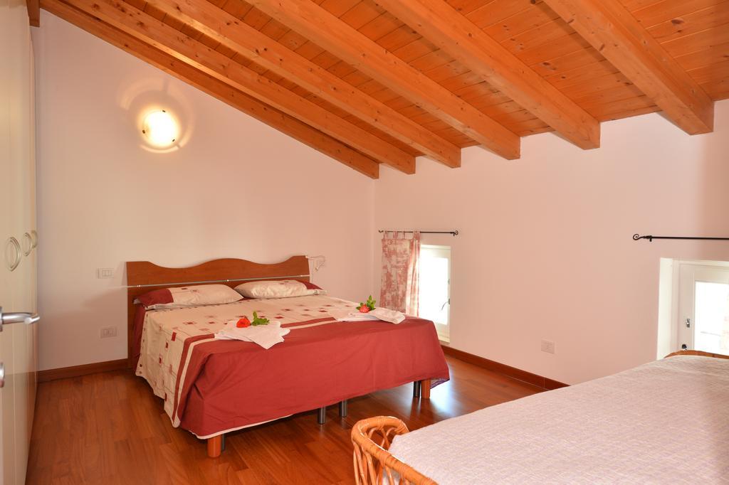 B&B Corte Barbieri Dolcè Exteriör bild