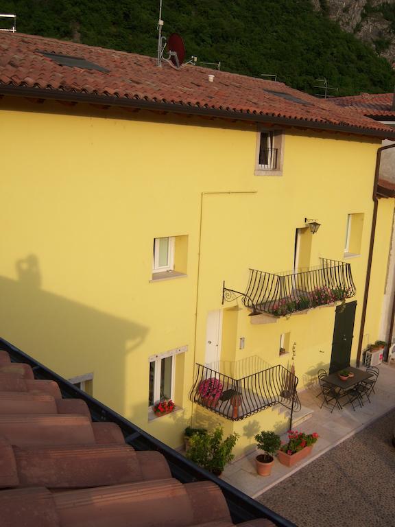 B&B Corte Barbieri Dolcè Exteriör bild